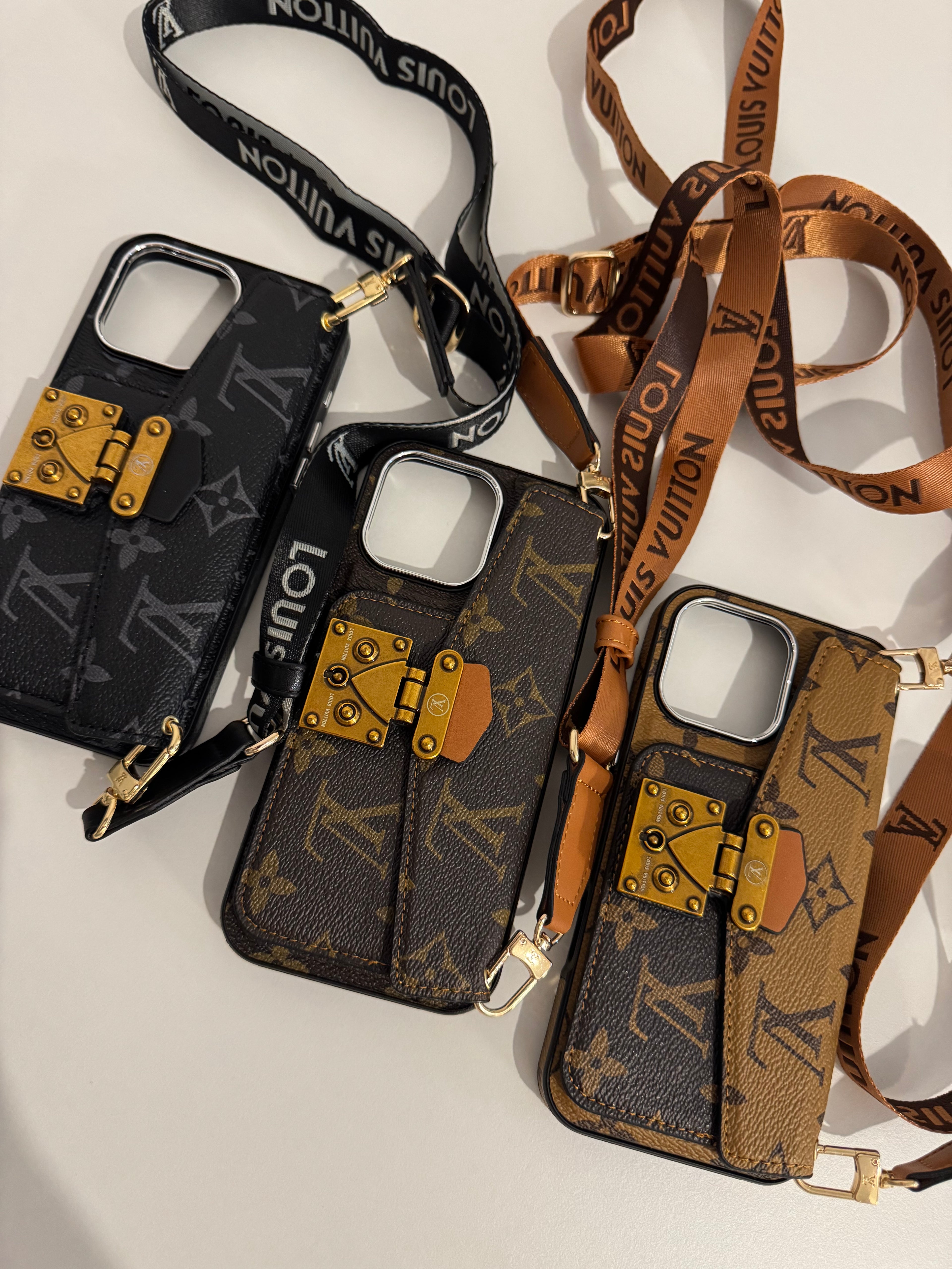 Coque L.V bandoulière  iPhone 16 pro max et iPhone 16 plus