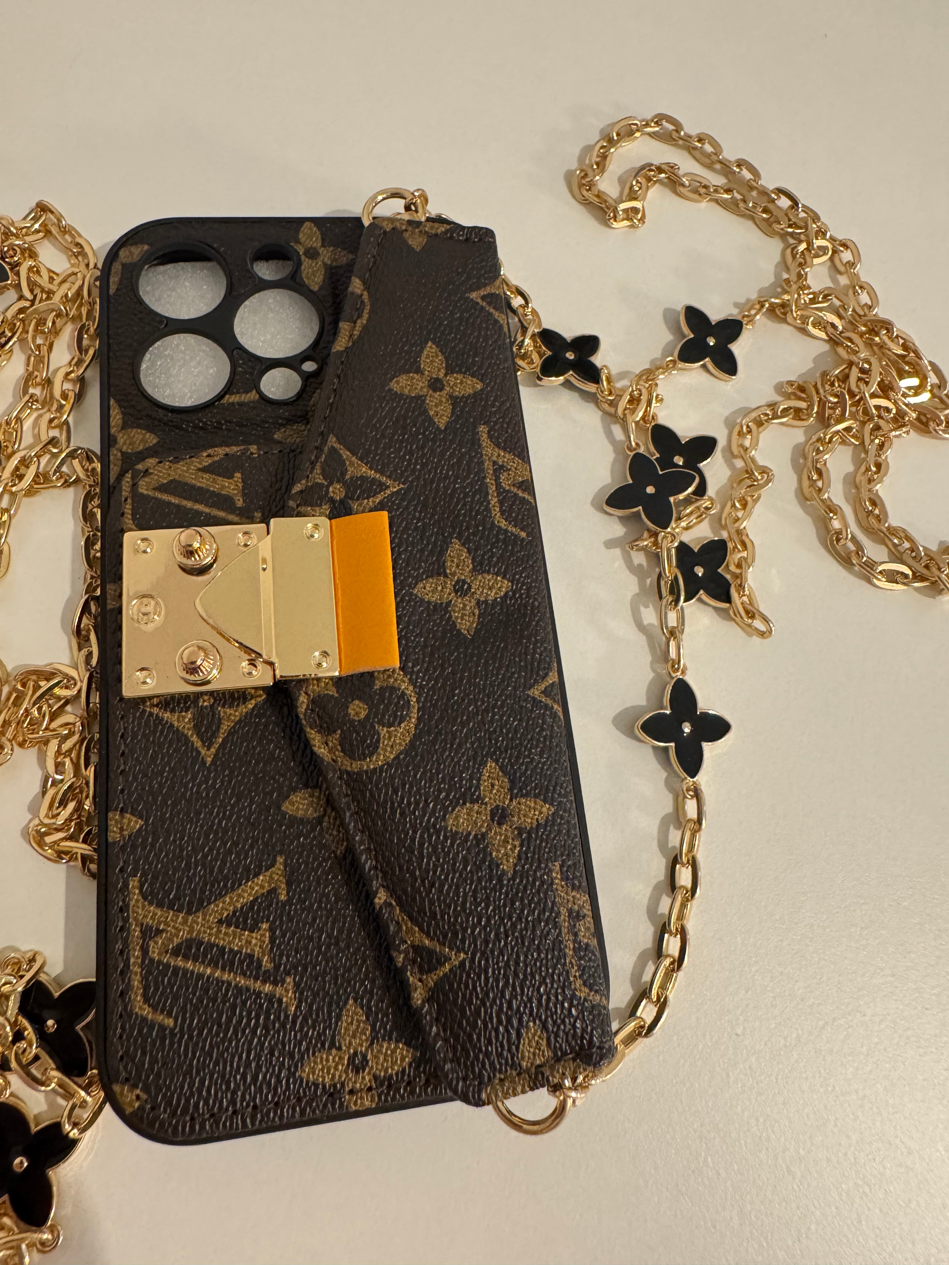 Coque L.V bandoulière iPhone 16 pro max